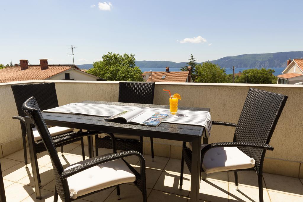 Apartments Renata Pinezici  Exterior photo